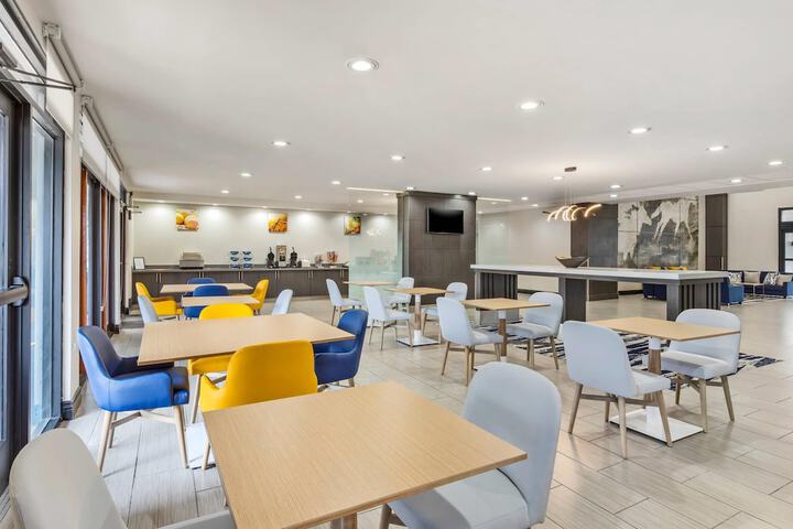 Breakfast/Coffee Service 38 of 43