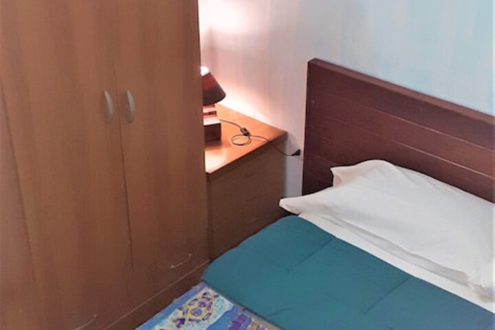 Room 2 of 42
