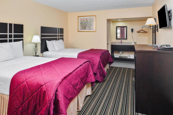 2 Double Beds (11 of 15)