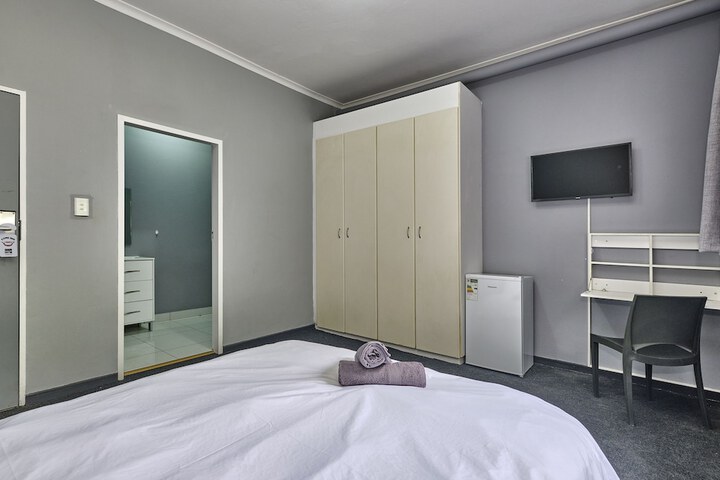 Room 16 of 34
