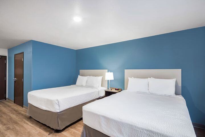 1 Queen Bed (10 of 28)