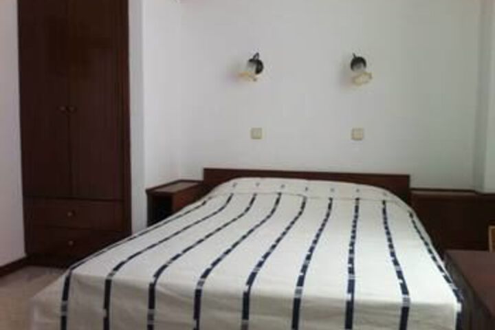 Room 8 of 18