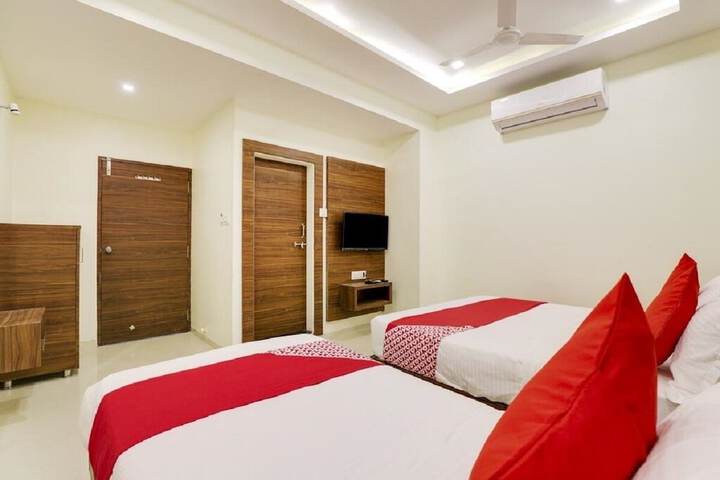 Room 13 of 35