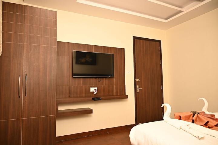 Room 4 of 26