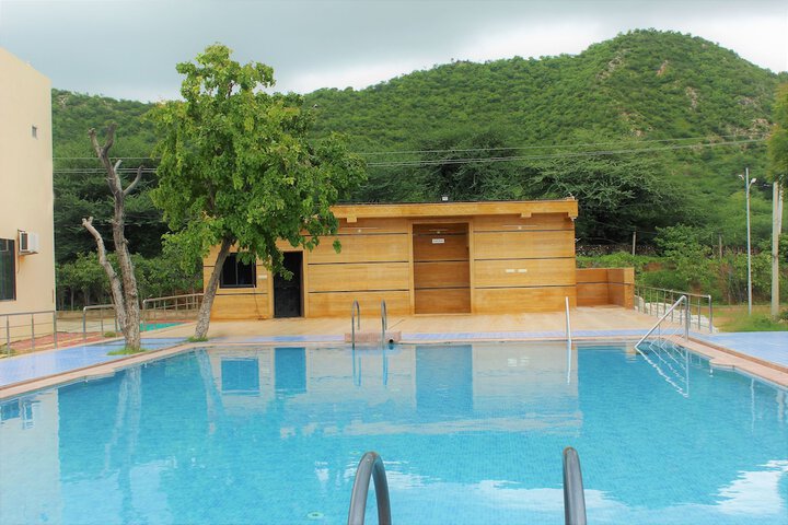 Pool 31 of 60