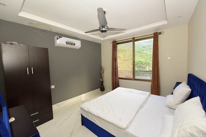 Room 11 of 36