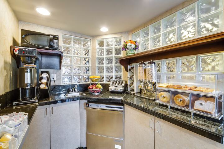 Breakfast area