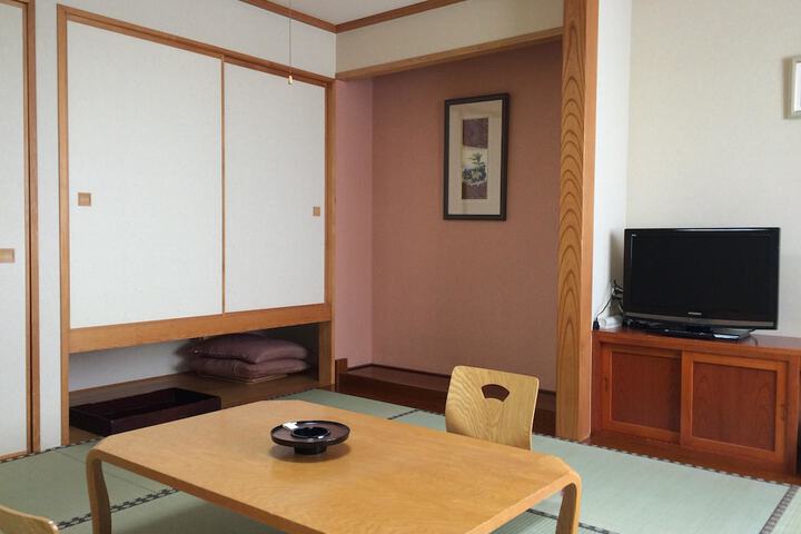 Room 12 of 34