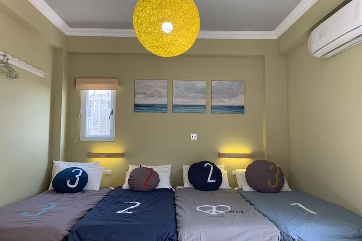Room 10 of 16