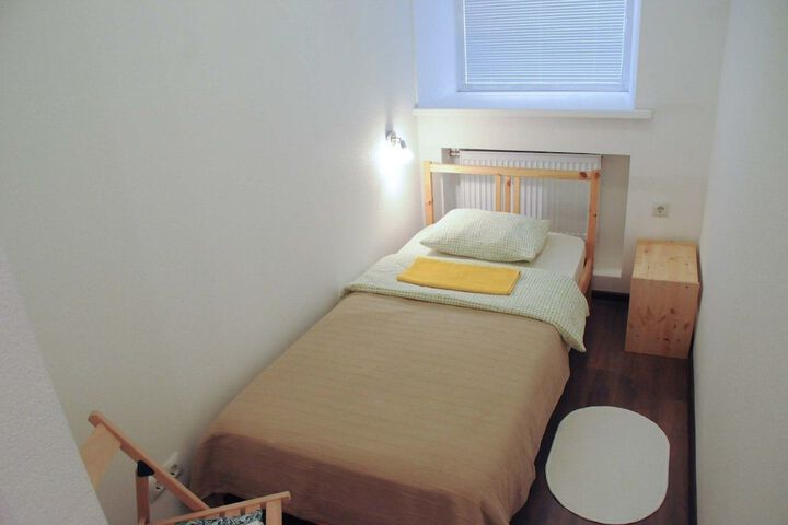 Room 5 of 6