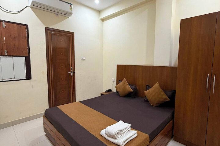 Room 4 of 14