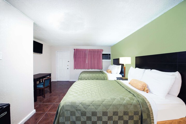 Room 10 of 17