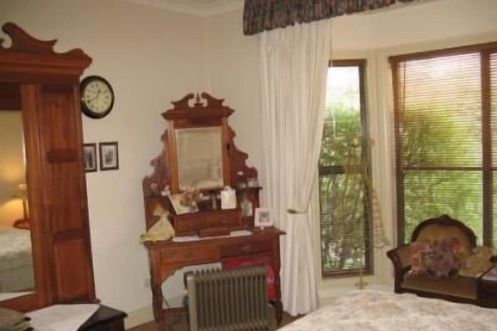 Room 5 of 18