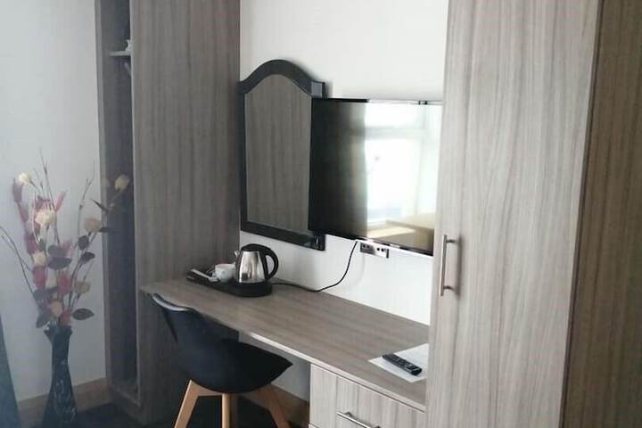 Room 4 of 9