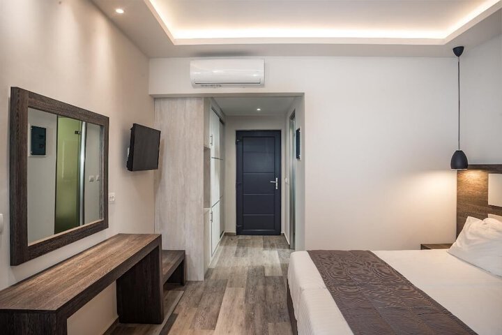 Room 3 of 27