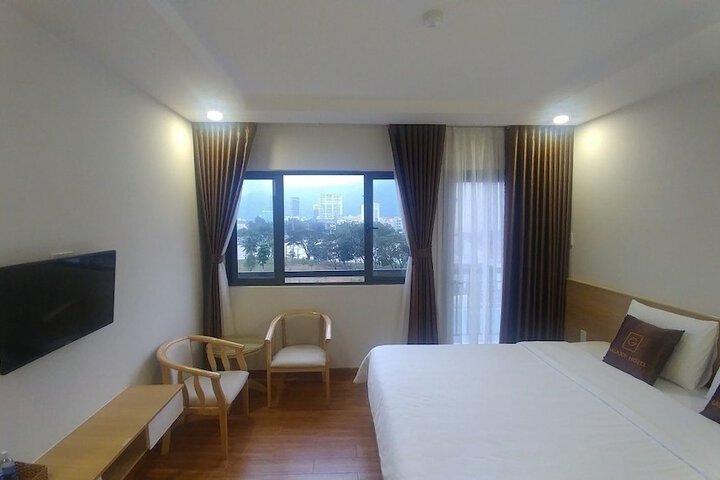 Room 5 of 33