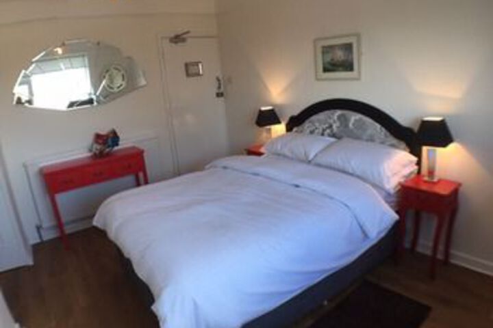 Room 32 of 42