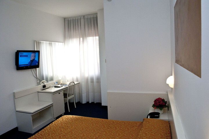 Room 13 of 86