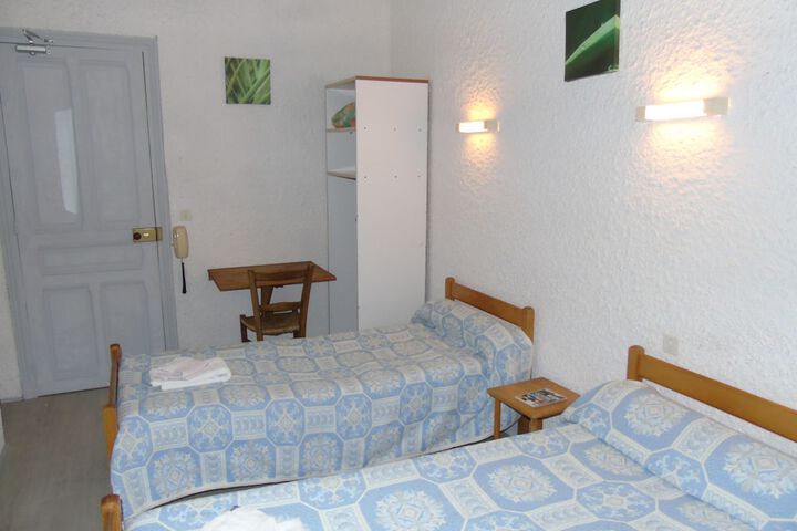 Room 9 of 17