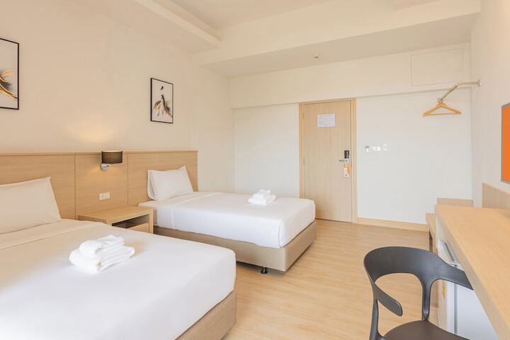 Room 10 of 34