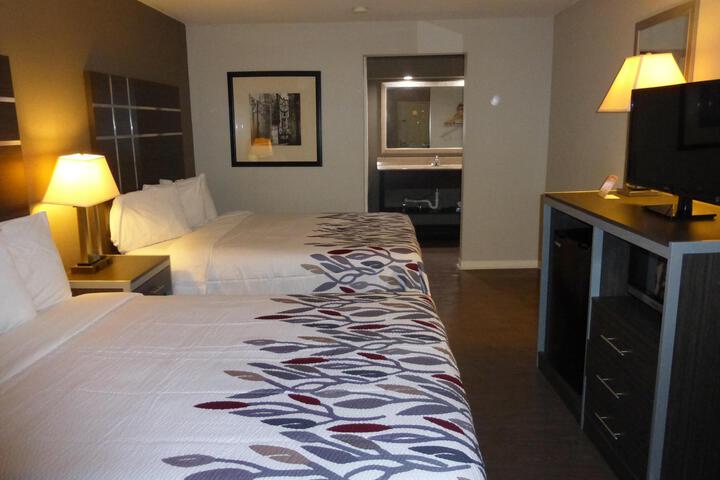Deluxe 2 Queen Beds (2 of 7)