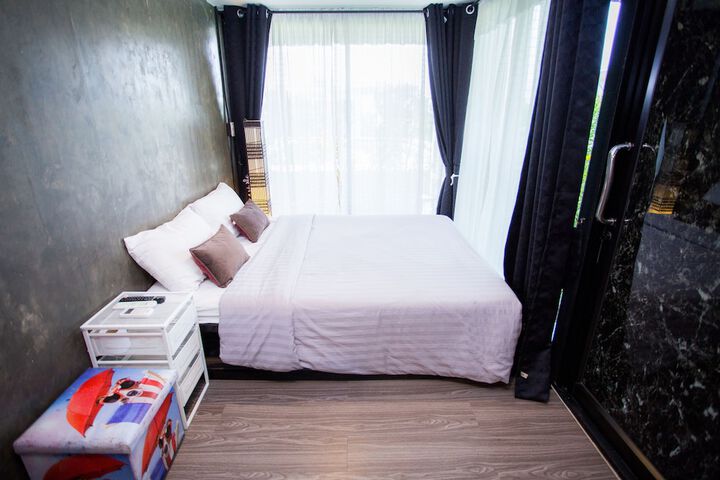 Room 42 of 106