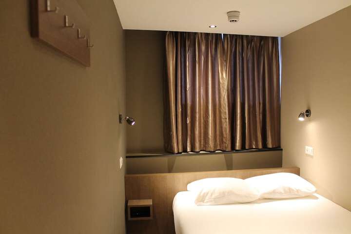 Room 19 of 34