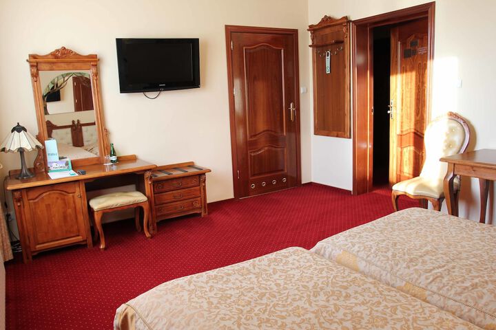 Room 6 of 43