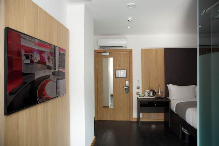 Room 14 of 39