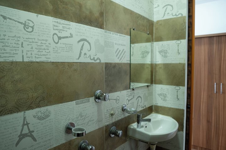 Room 65 of 86