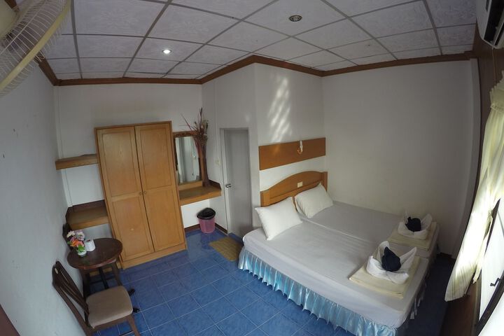 Room 3 of 21