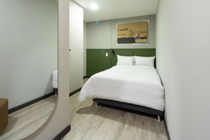 Room 25 of 46