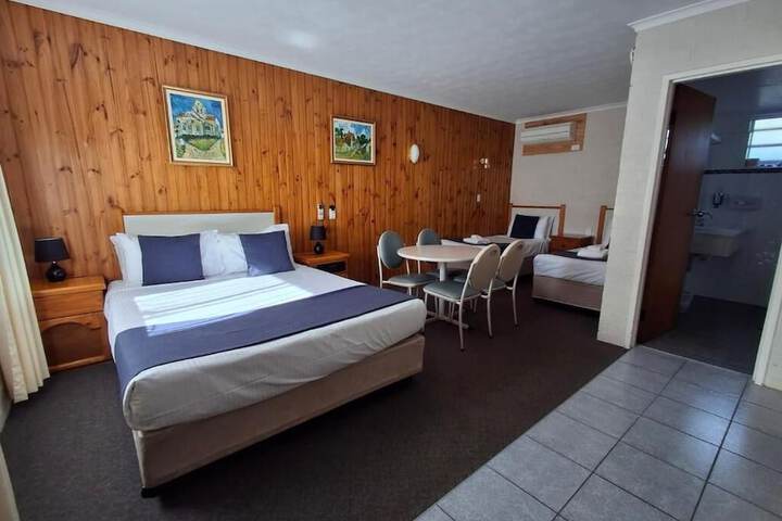 Room 10 of 21