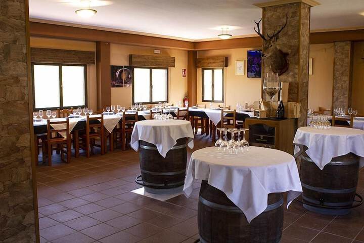 Dining 8 of 14