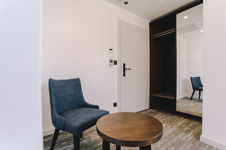 Room 32 of 58
