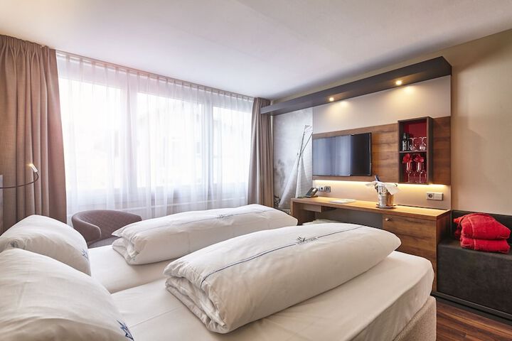 Room 9 of 120
