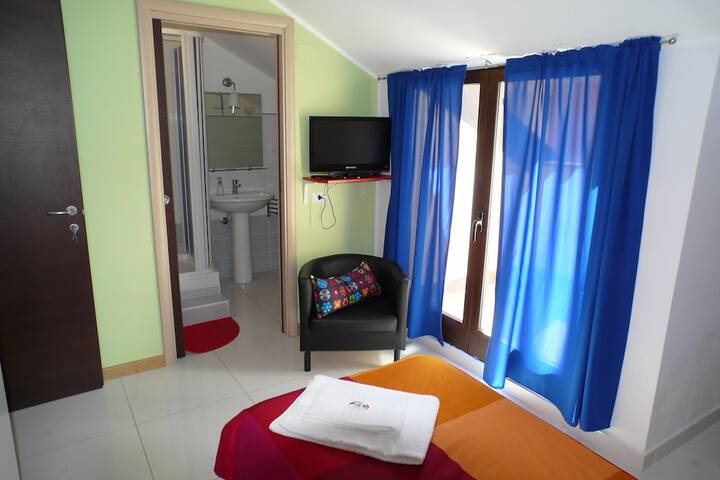 Room 13 of 34