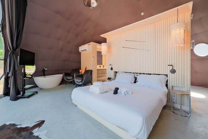 Room 8 of 53