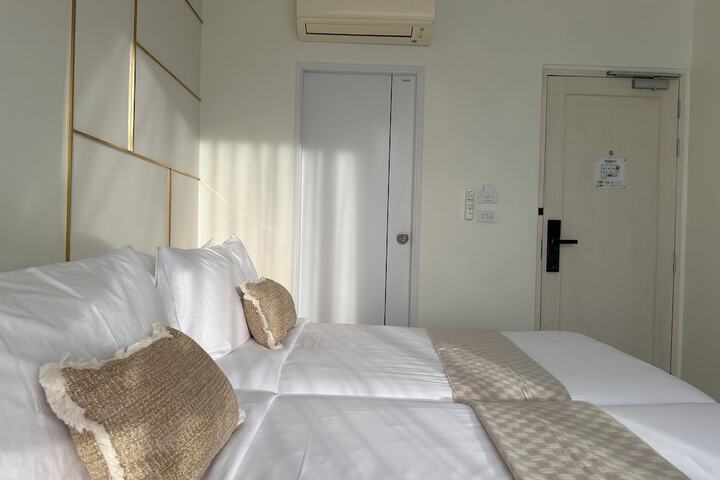 Room 14 of 33