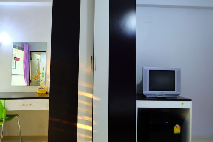 Room 12 of 21