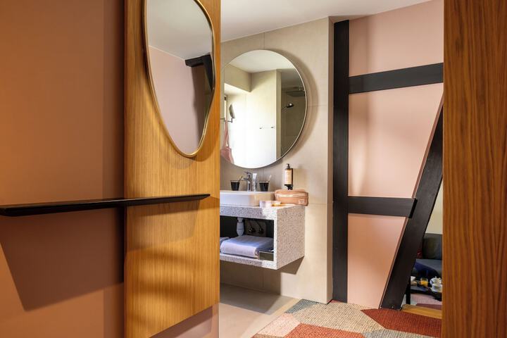 Room 42 of 55