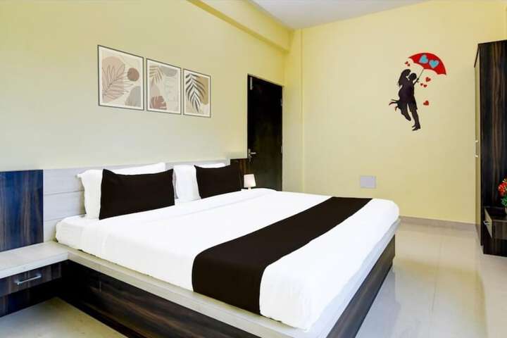 Room 5 of 9