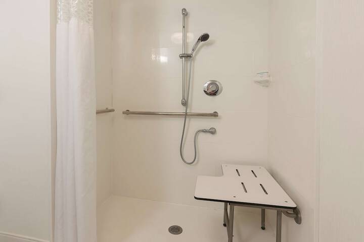 Double Accessible (8 of 9)