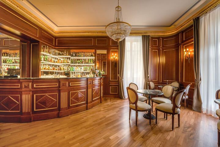 Lounge 49 of 60