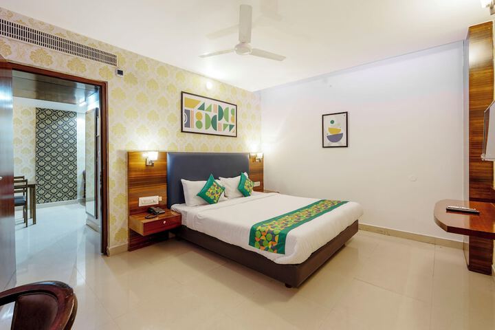Room 9 of 37