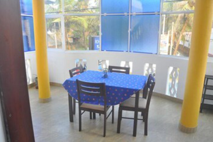 Dining 6 of 18