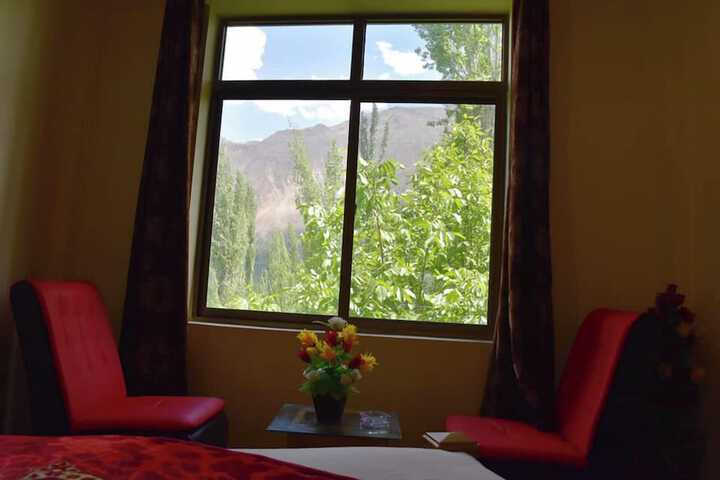 Room 8 of 9