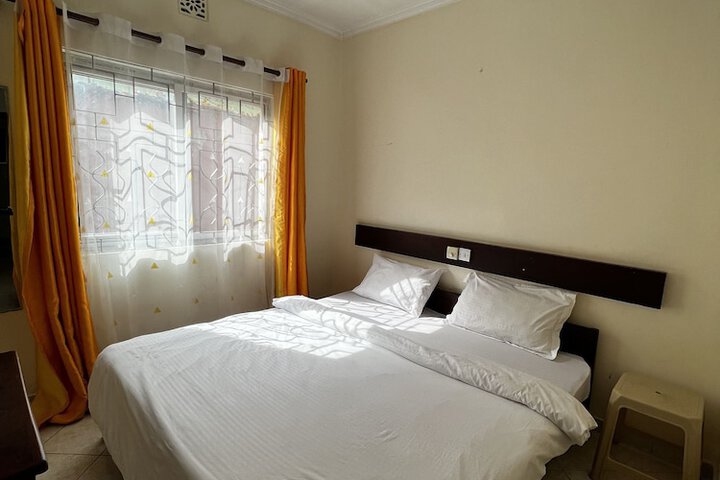 Room 9 of 12