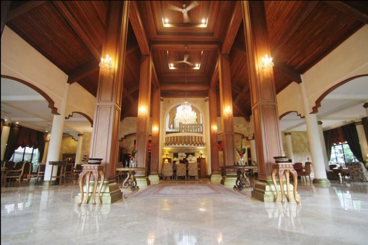 Hotel Lobby