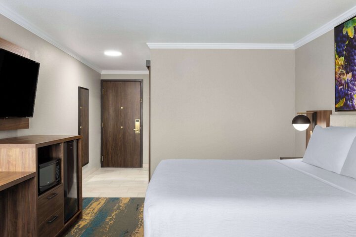 Room 52 of 97